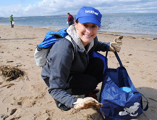Brother employees volunteering to clean the beach