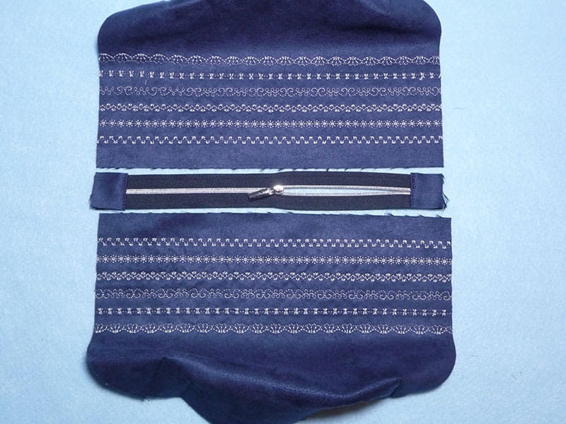 Putting fabrics side by side to be stitched together