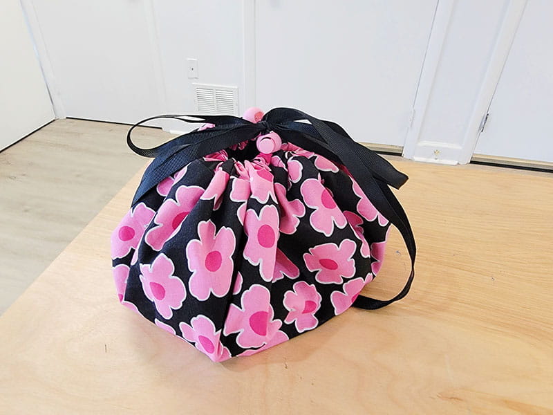 Drawstring bag closed up