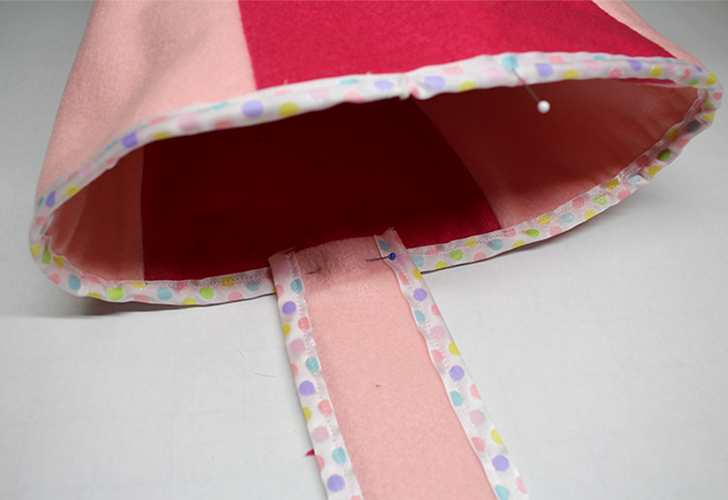Easter Basket 42-Pin the handle inside the bag at each side as shown.