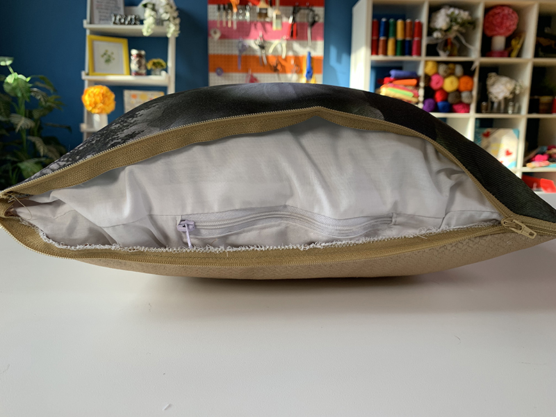 Zip up Pillow