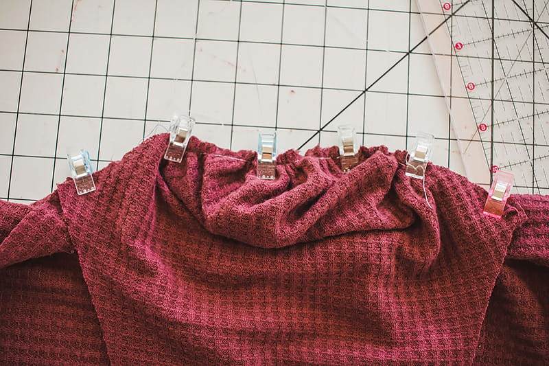 clip sleeve to shoulder